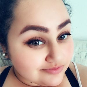 Meet your Posher, Claudia